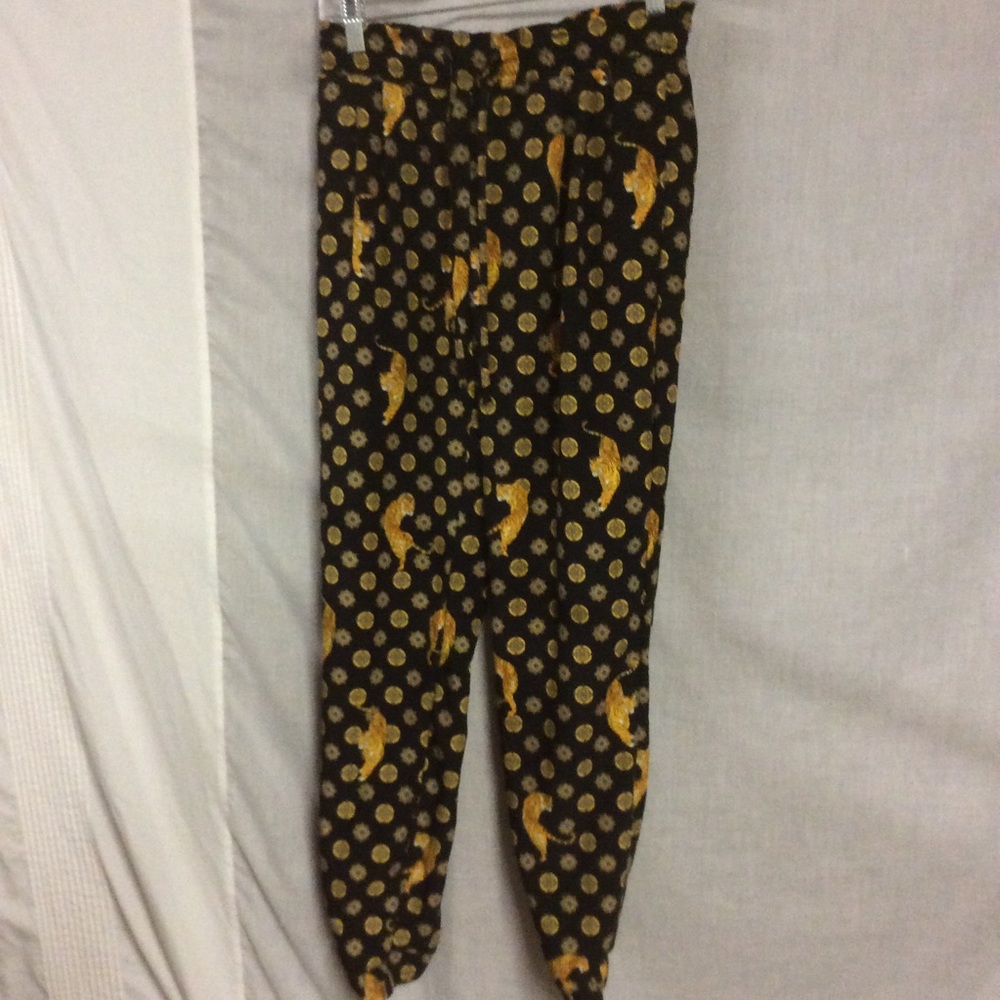 Zara Basic Tigger Cropped Pants - image 1